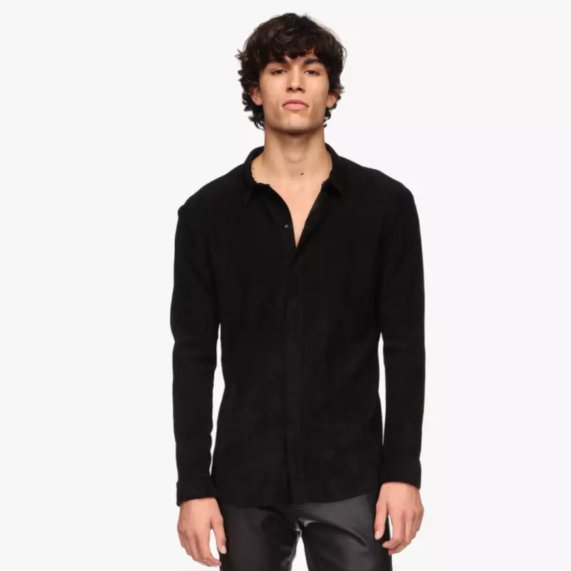 WANDER shirt in black stretch suede - zoomed photo